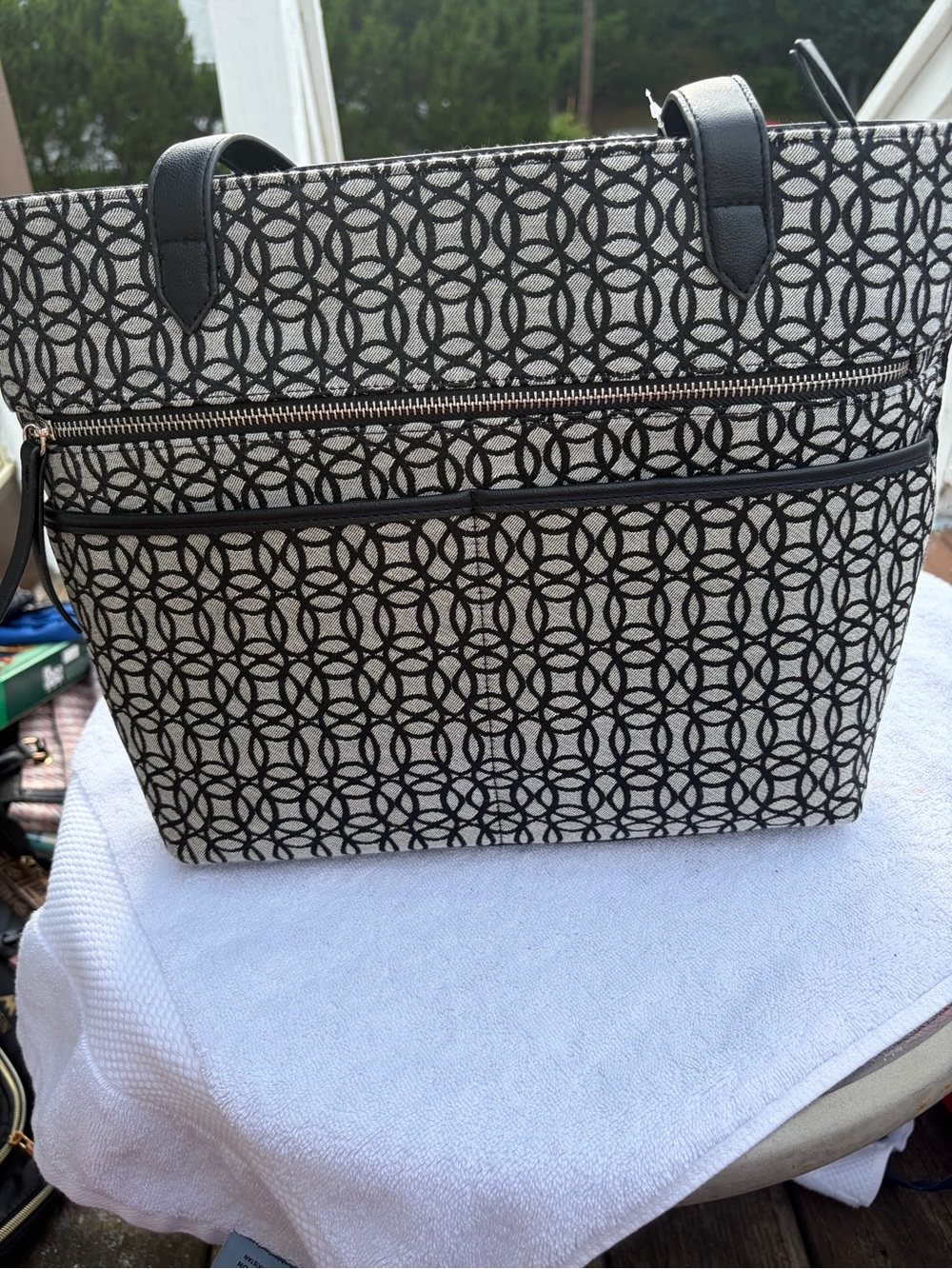 Time and Tru Black and White Geometric Tote